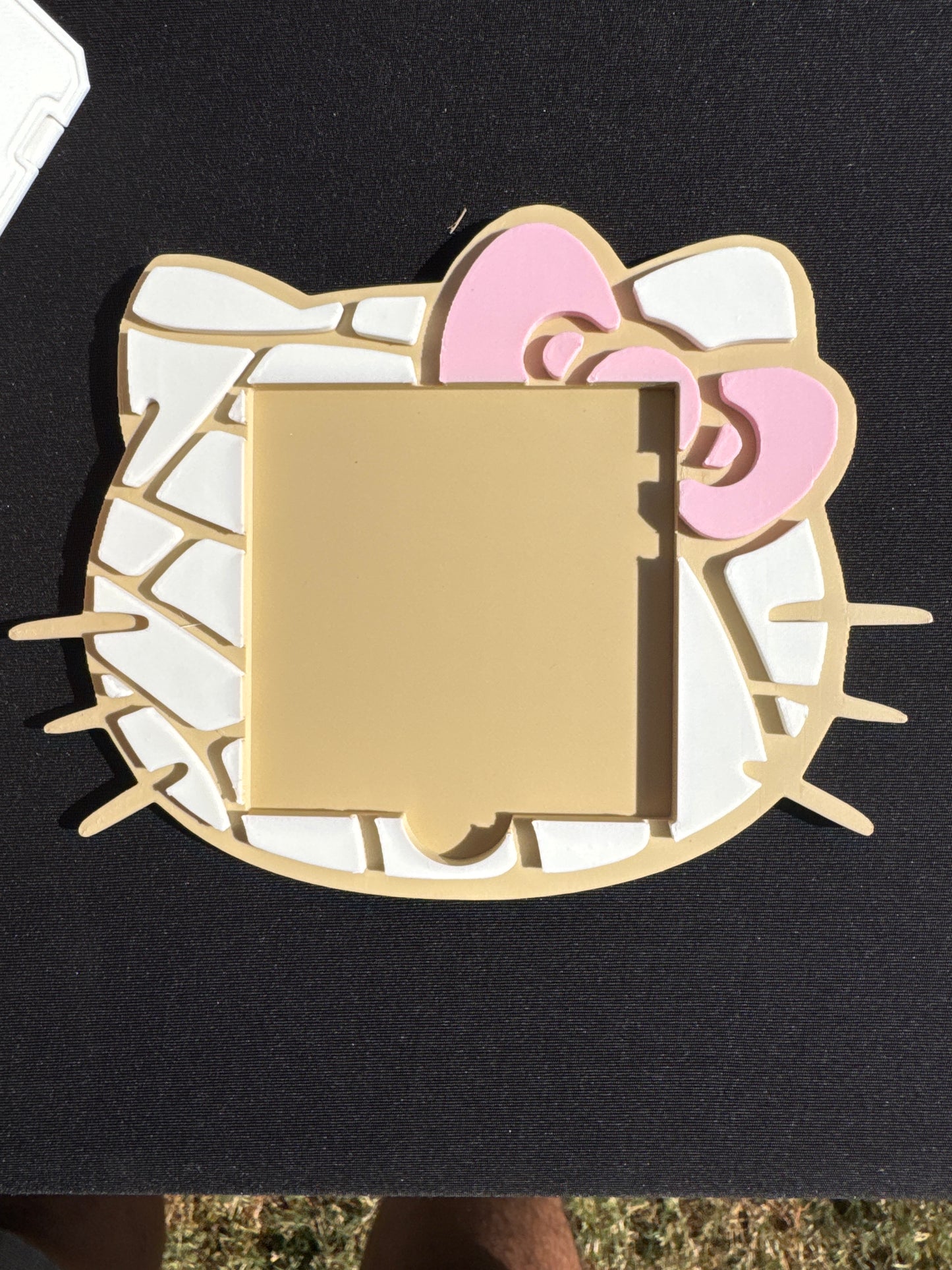 Kitty Concha Pen Holder