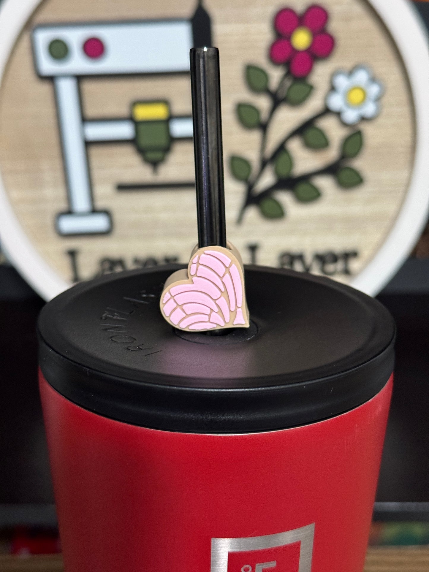Concha Heart Straw Charm