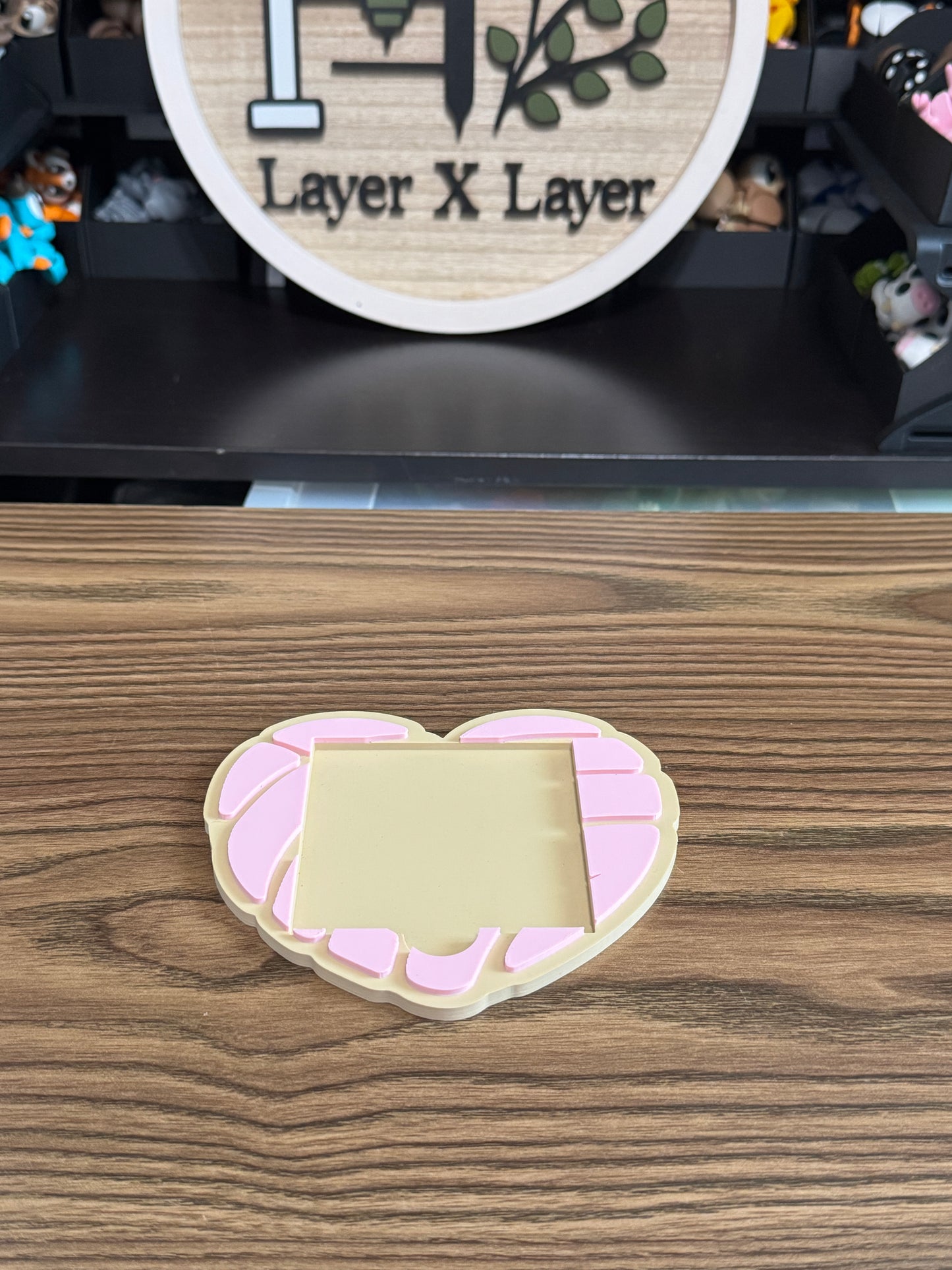 Concha Post-It Note Holder & Pencil/Pen Holder