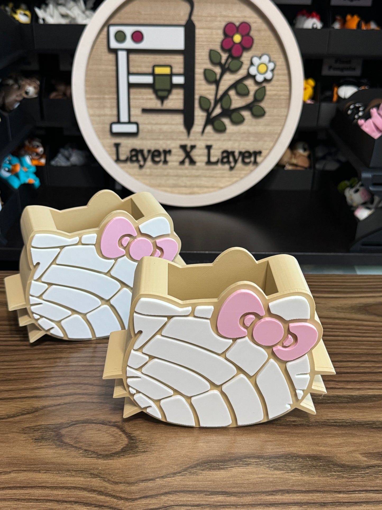 Kitty Concha Pen Holder